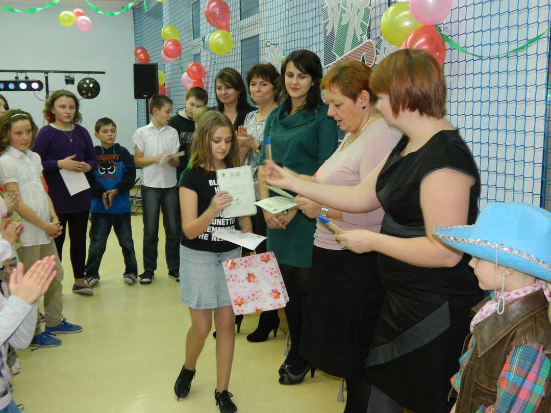 Nagrody zostały wręczone przez panią dyrektor Beatę Strzyczkowską, oraz panie Magdalenę Rzepecką i Ewelinę Trzebińską