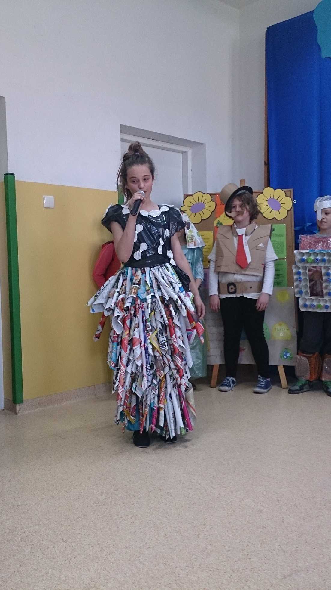 Strój Ekologiczny Strój Z Recyklingu Najładniejszy strój ekologiczny - Szkolne Blogi